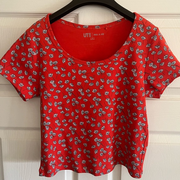 Uniqlo Tops - UNIQLO Red Floral Crop Top Size M